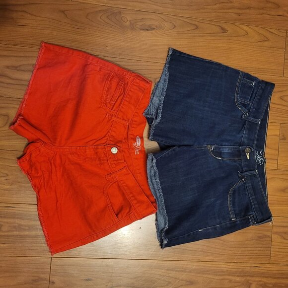 2 old navy shorts - Picture 1 of 6